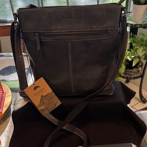 Voyager Black Leather Messenger Crossbody Bag for Women